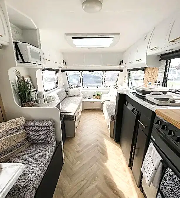 Caravan Interior Design ankaravideo sanaltur front.jpg